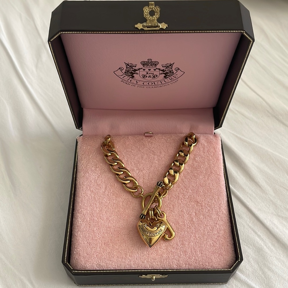 Juicy Couture Heart Pendant necklace w/ case